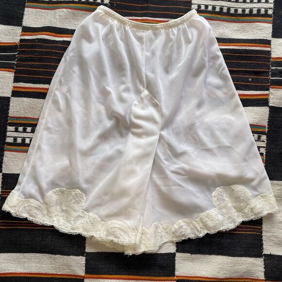 Vintage Pettipants Slip Shorts Nylon Bloomers Split Skirt Lace Trim White Small - Picture 4 of 8
